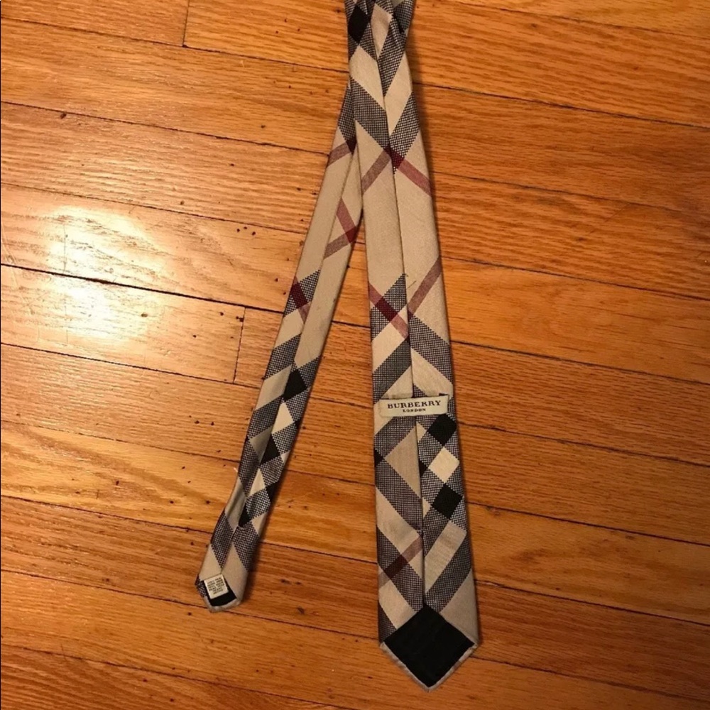 Men’s Burberry tie